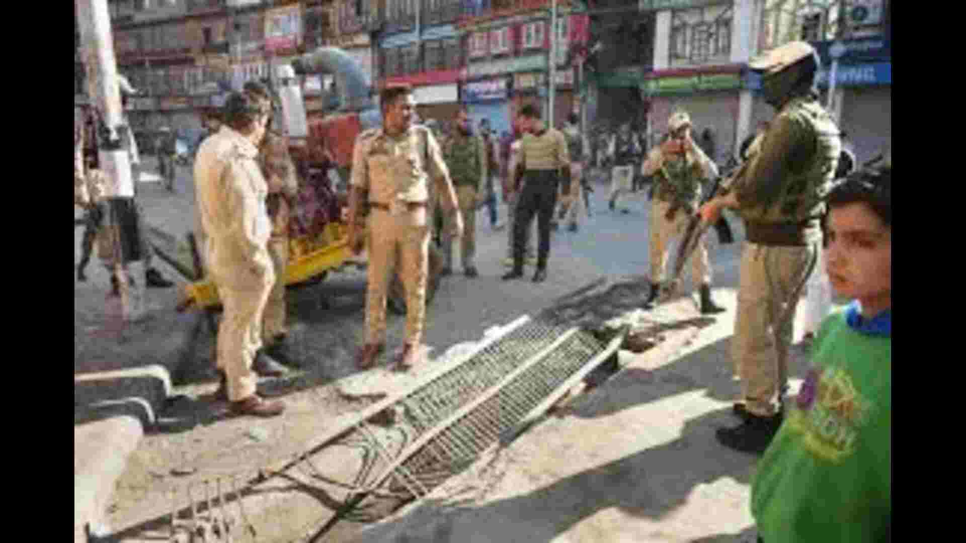 Militants Attack Tourist Reception Center and Sunday Market with Grenade in Srinagar