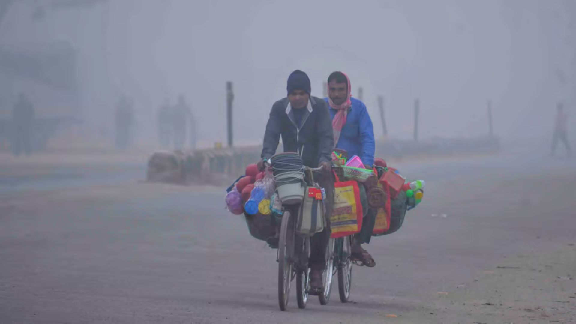 Delhi Experiences Light Rain, Temperature Set To Drop After December 9