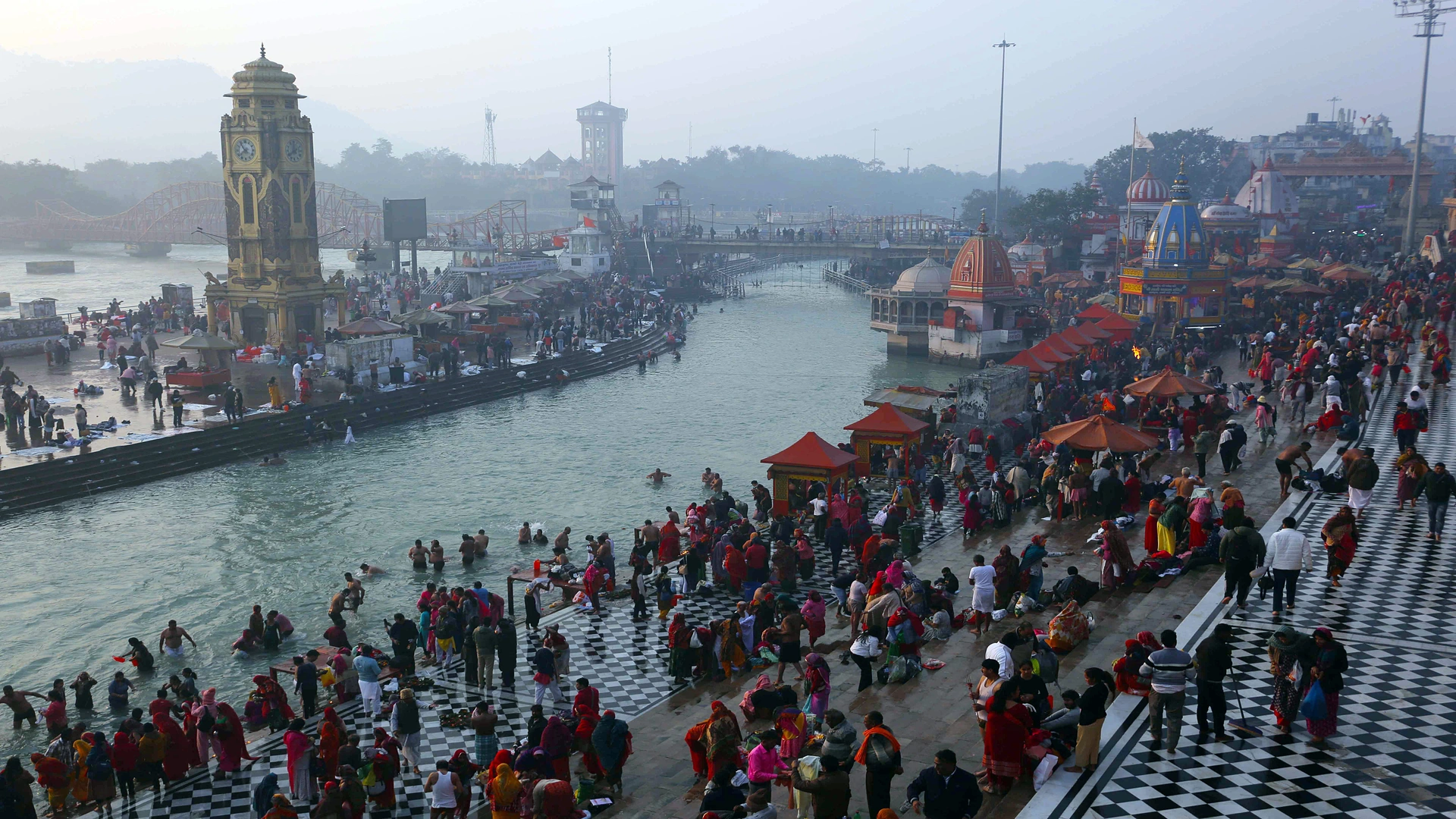 Devotees celebrating Margashirsha Purnima at Har Ki Pauri on December 15