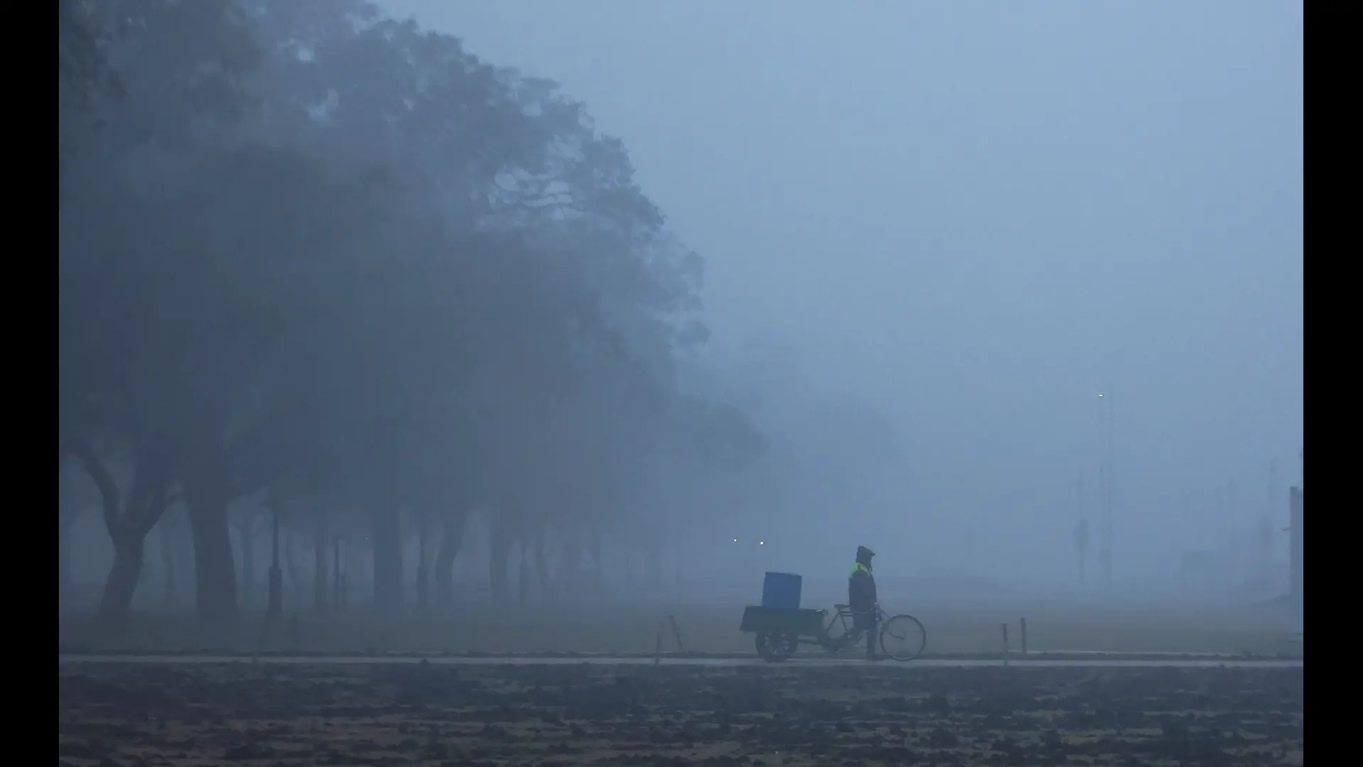 IMD Predicts Sharp Temperature Drop in Delhi; Cold Wave Conditions to Grip North India