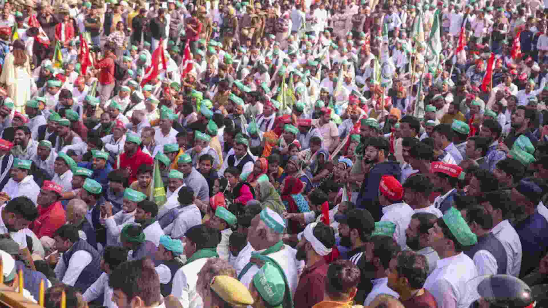 Protesting Farmers Clear Out In Noida After Breaking Barricades, Traffic Back To Normal