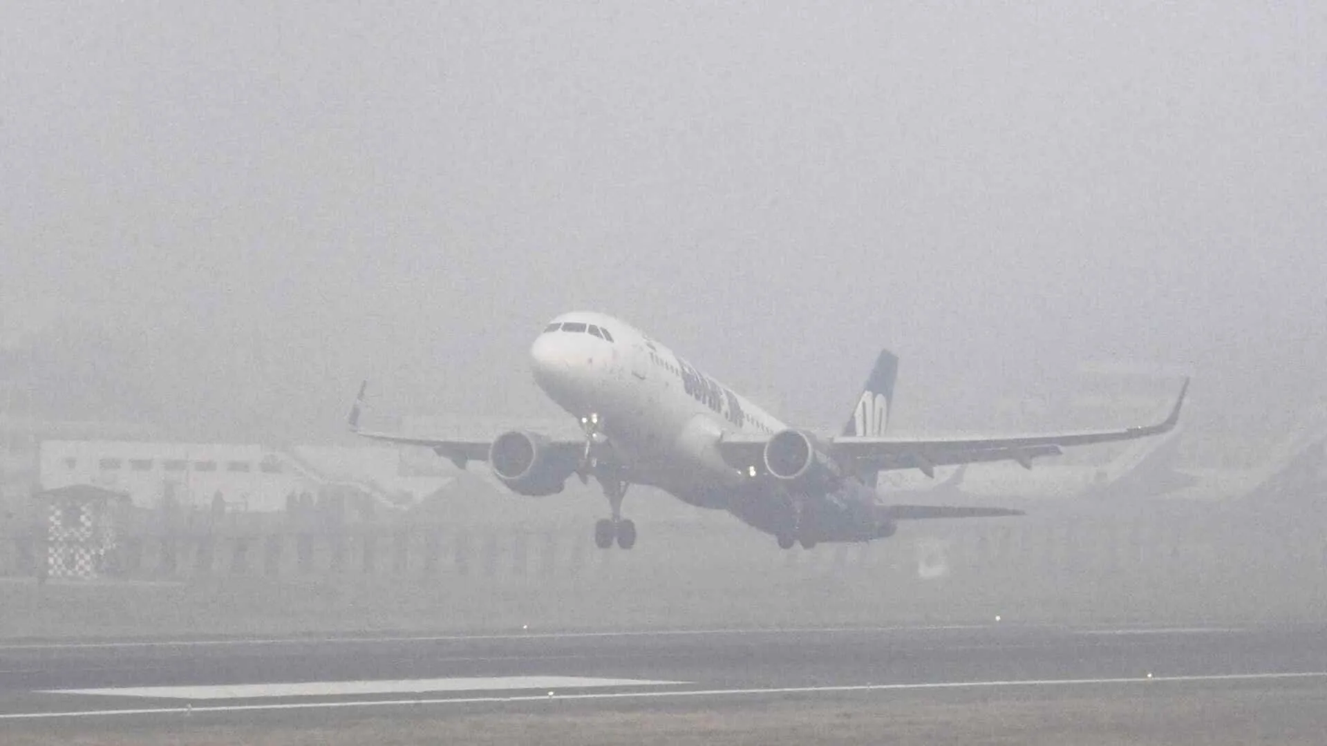 Flight Operations Disrupted at Delhi Airport as Fog Reduces Visibility, AQI Hits 334