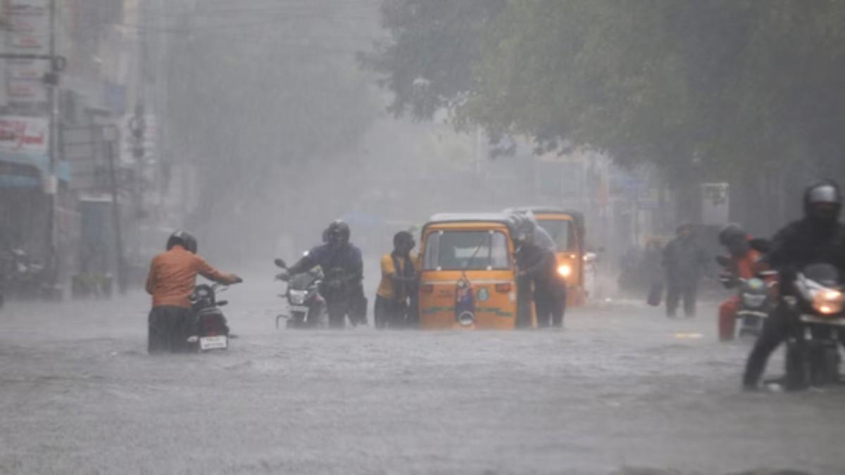 Nature’s Fury: Cyclone Fengal Brings Torrential Rain and Winds | In Pics