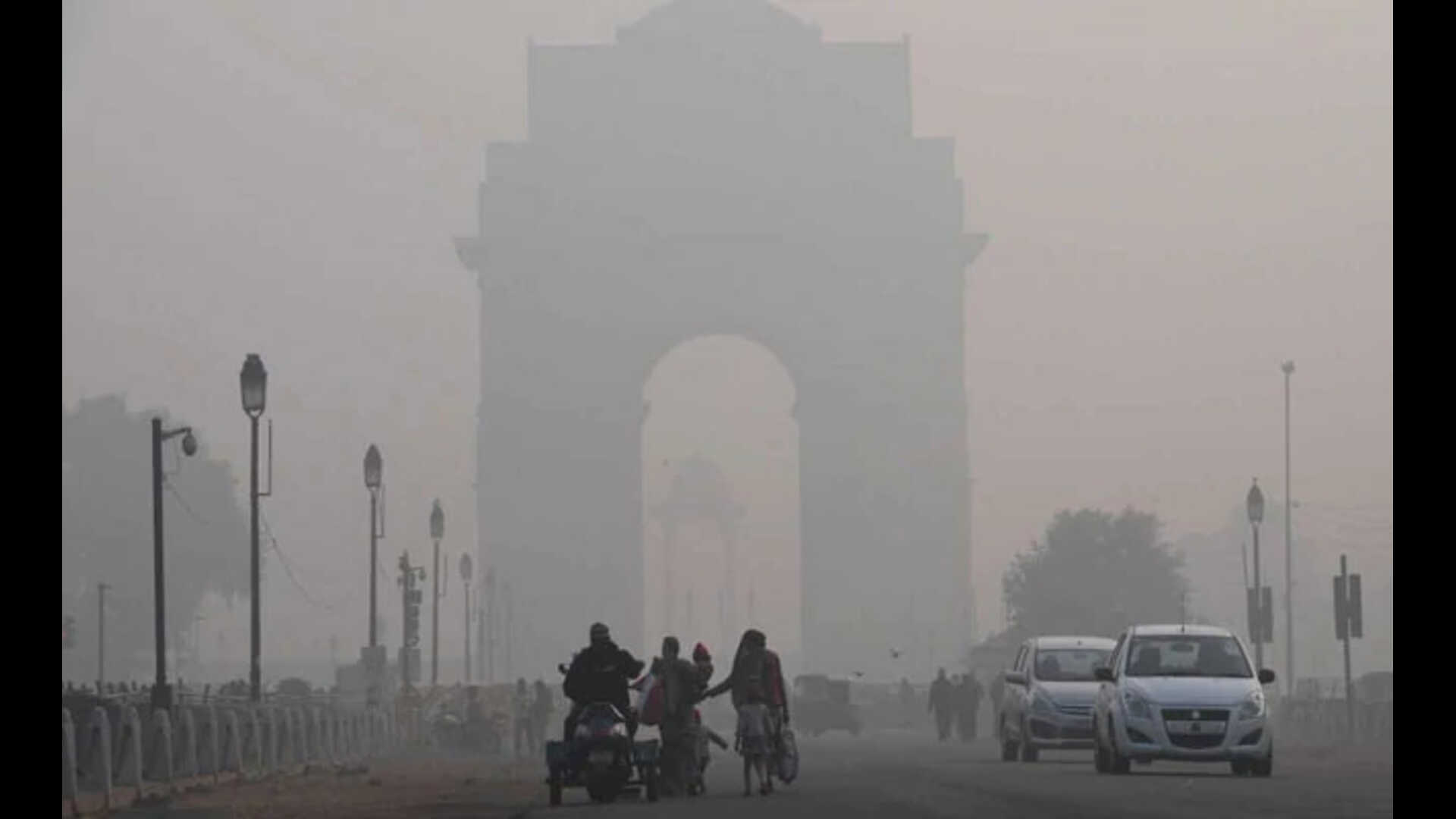 Delhi’s Temperature Falls to 5.6°C Amid Thick Fog on Wednesday Morning