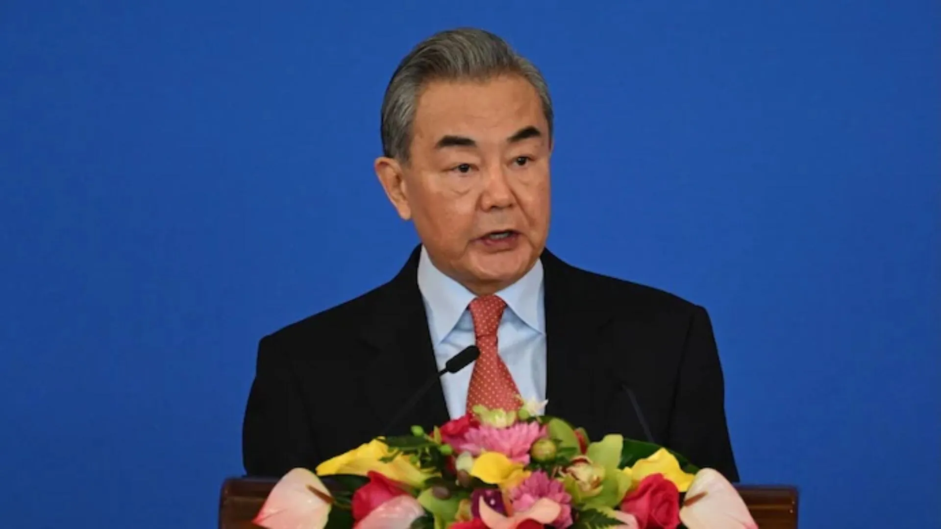 Chinese FM Urges Mutual Achievement with India, Not Alienation