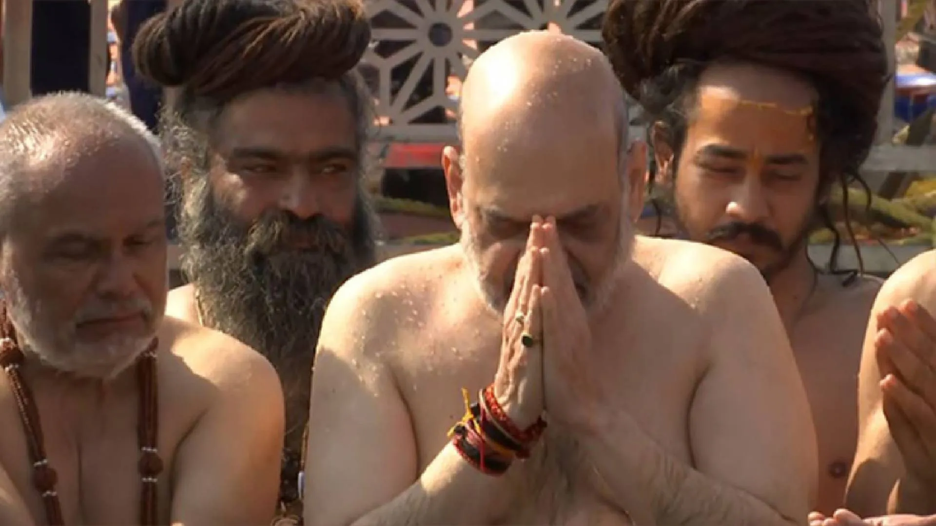 Amit Shah Takes Holy Dip at Triveni Sangam During Maha Kumbh | Watch