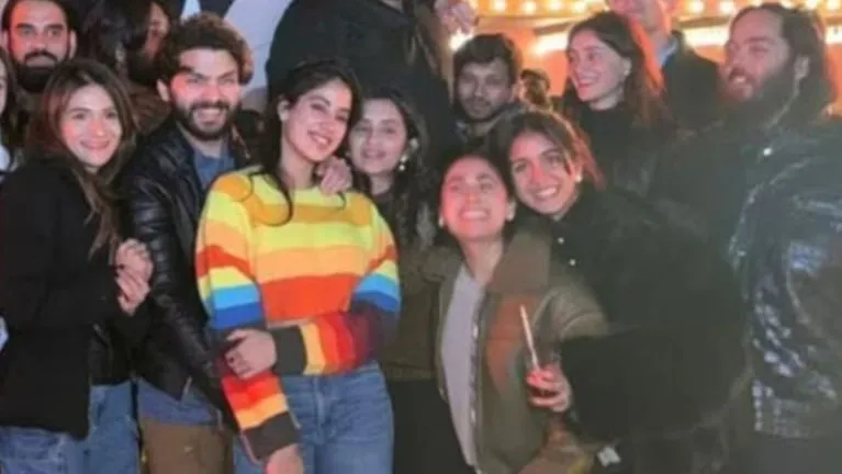 Janhvi Kapoor’s Vibrant Look Steals The Show At New Year Bash