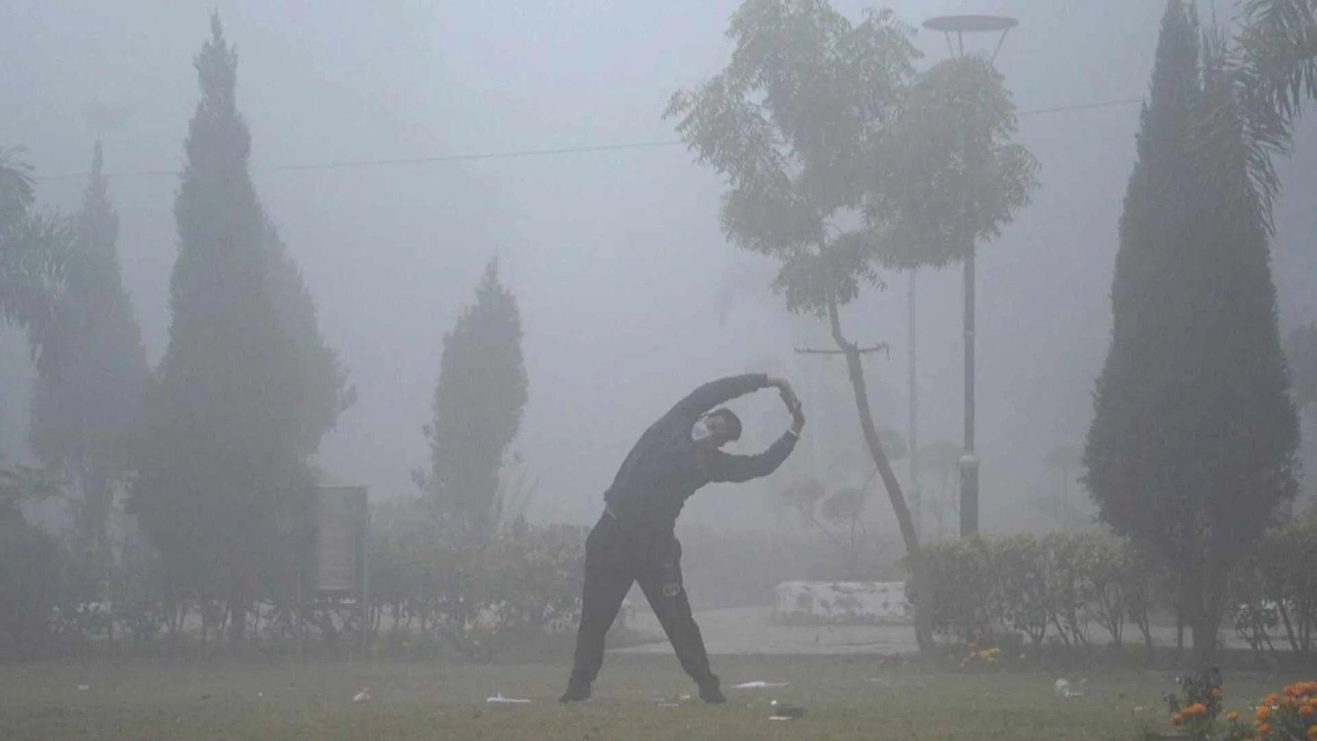 Delhi’s Temperatures Dip Below Normal for Third Day; Snowfall Predicted in North India