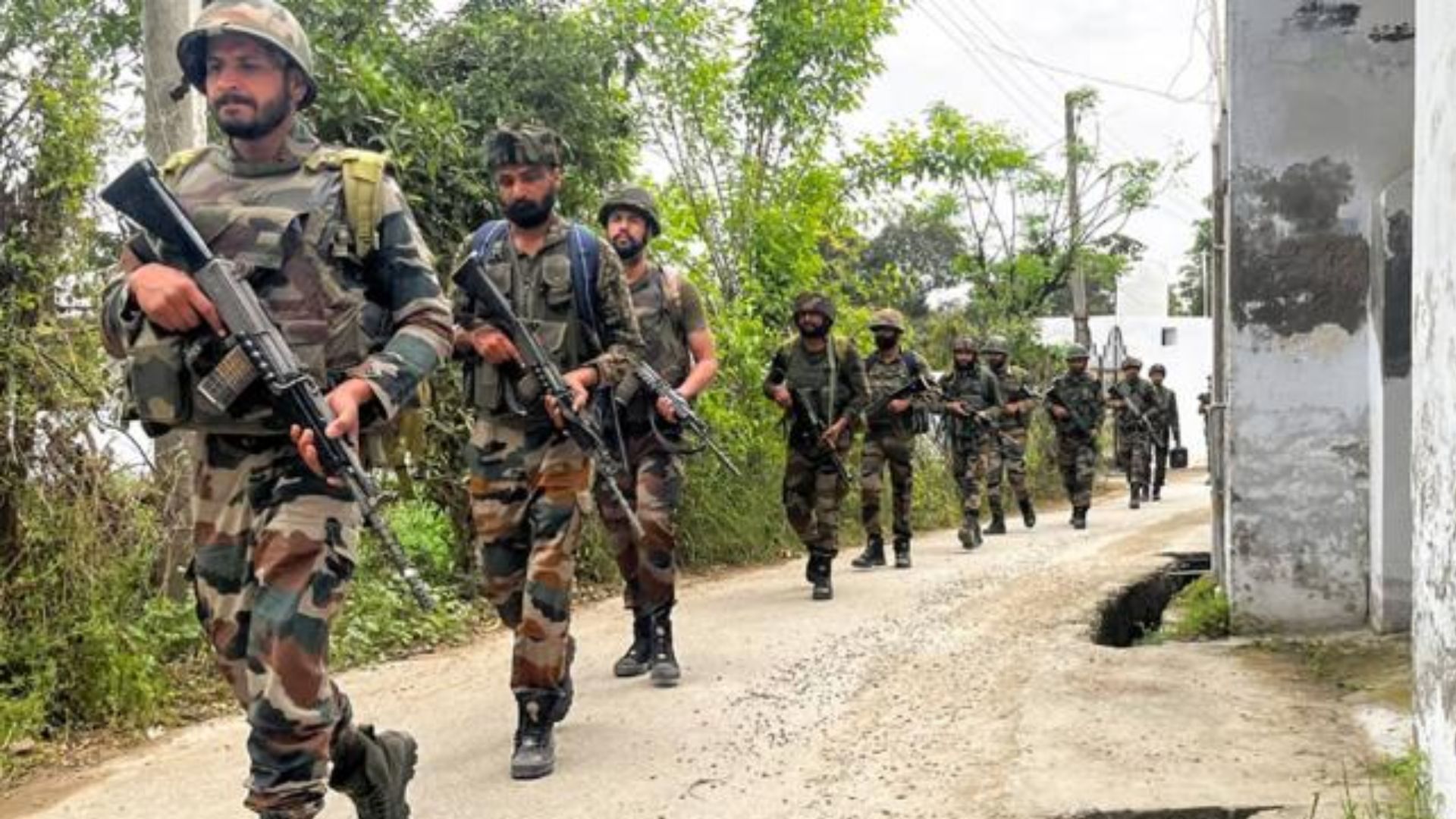 Army Steps Up Anti-Terror Operations as 40–50 Pakistani Terrorists Active in Jammu Region