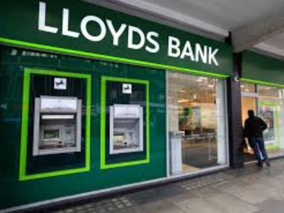 LSE: Lloyds Banking Shares Rally to Decade Highs- What’s Driving the Boost?