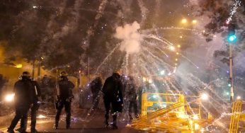 Masked Mob Attacks Police, Vehicles on French Highway in Gang-Linked Riot