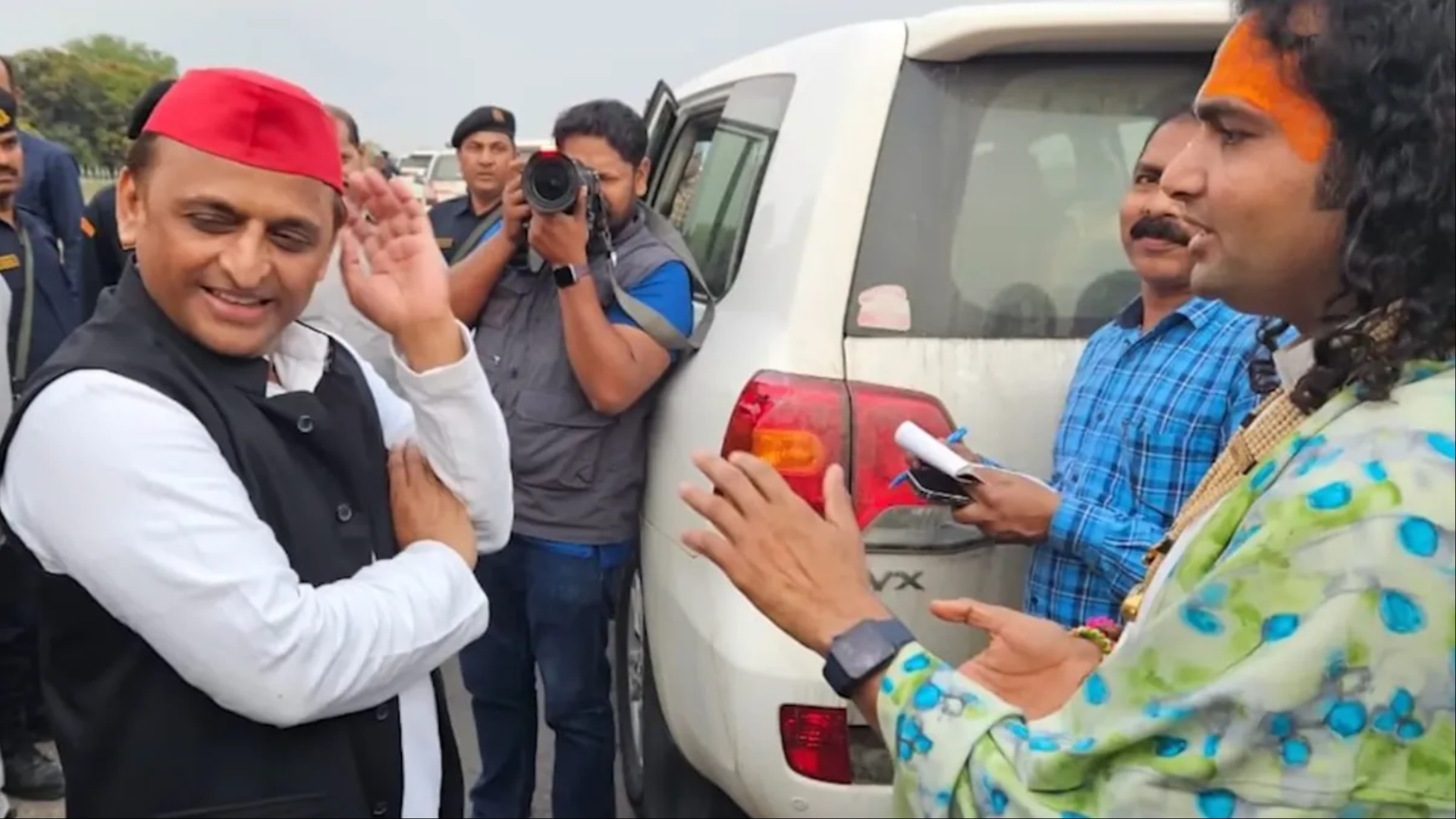 Akhilesh Yadav 2023 Face-Off with Aniruddhacharya Resurfaces Online | Watch