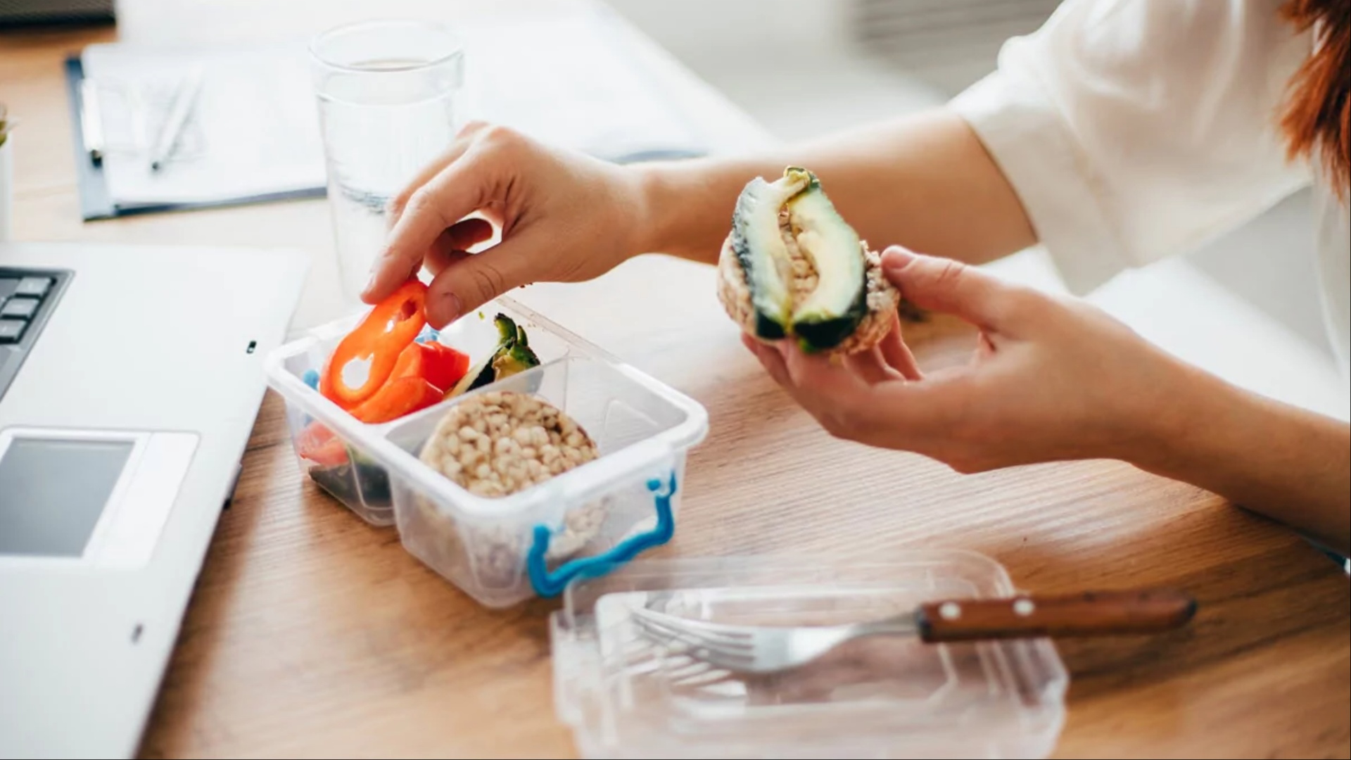 Craving for Crunch? How to Snack Smart and Stay Energized at Work