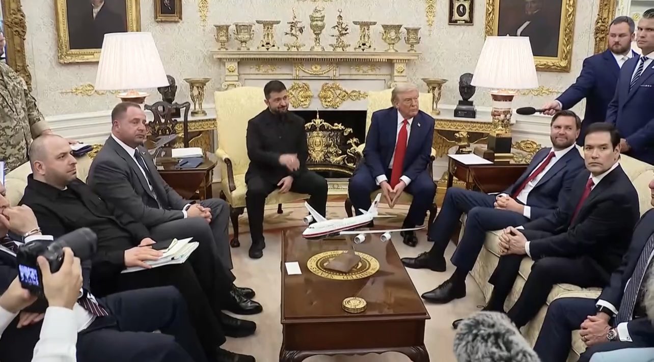 Trump, Zelenskyy, and European leaders posing together in the East Room - Photo Gallery