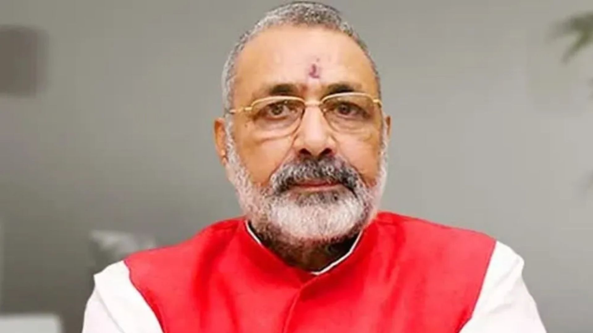 Giriraj Singh Launches Guide to Cut Carbon Emissions in Handloom Sector