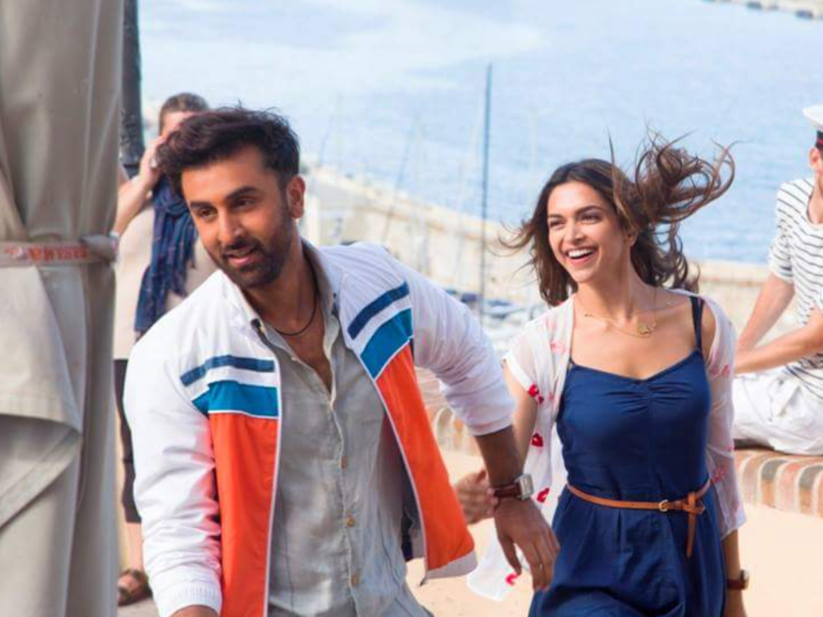 Iconic Bollywood Pairs: Best Jodis and On-Screen Chemistry in Classic Movies - Gallery Image