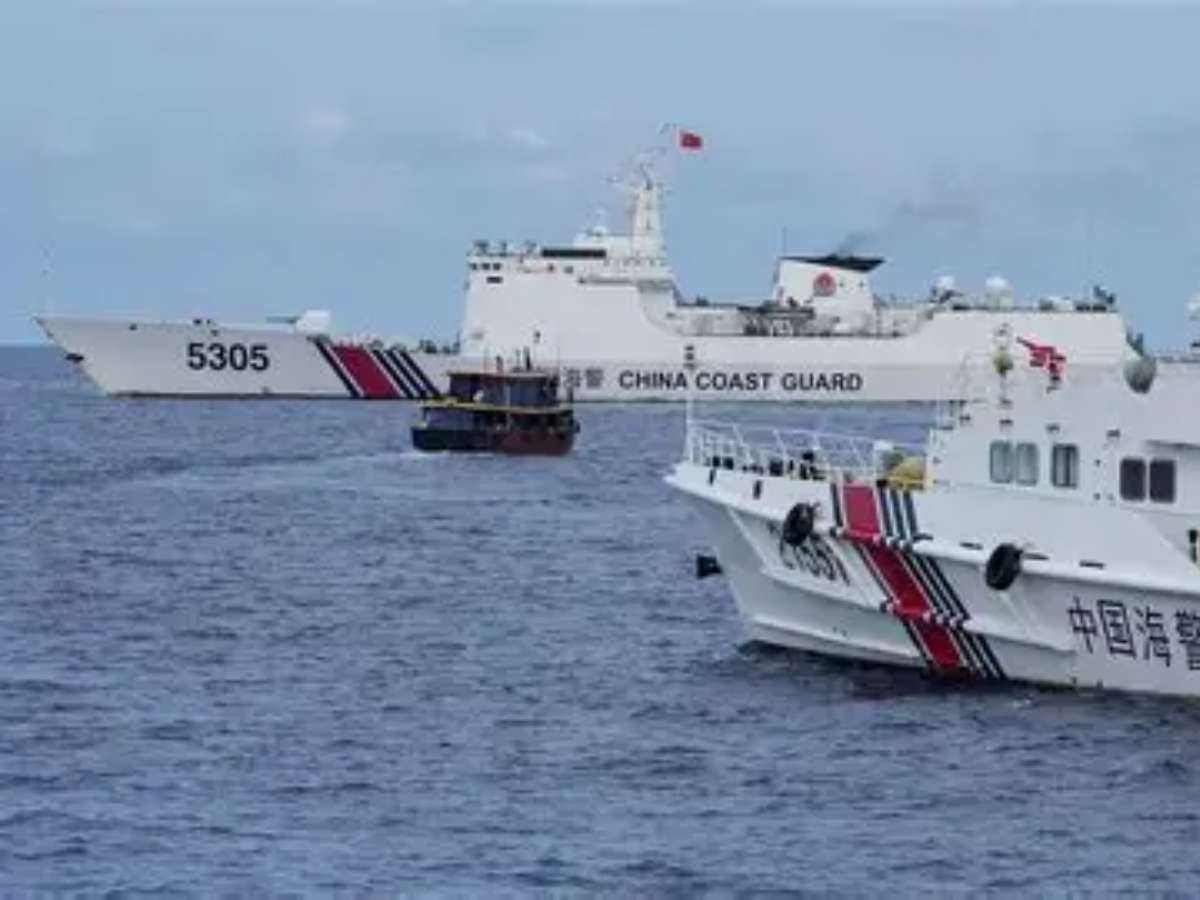 Chinese Navy and Coast Guard Vessels Collide: South China Sea Clash