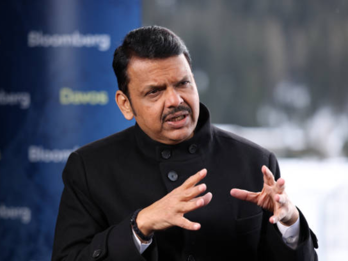 Fadnavis Courts Thackeray, Pawar as VP Election Battle Heats Up