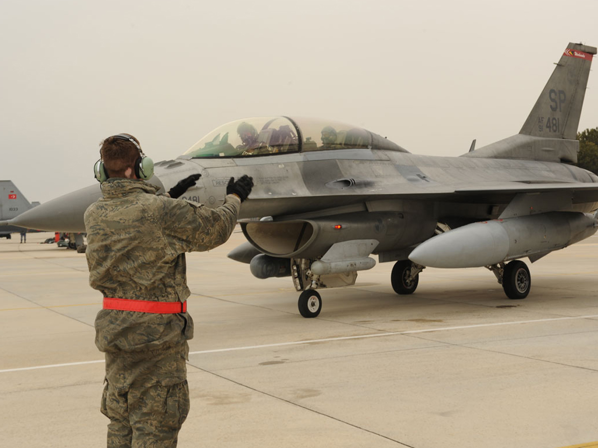 First flight of F-16 Fighting Falcon in 1974 - Photo Gallery