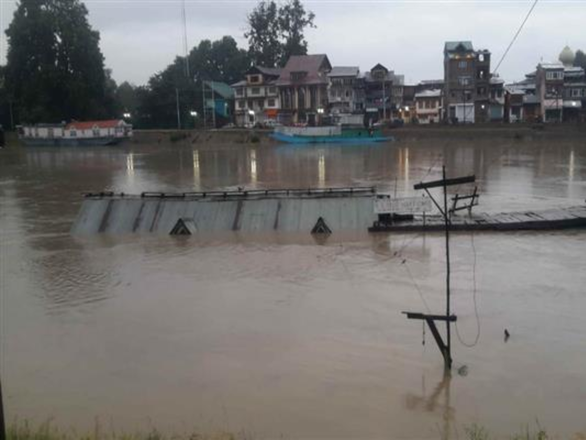 Orange Alert in Jammu & Kashmir: Torrential Rains Trigger Flood Fears, Omar Abdullah Urges Vigilance