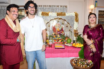 From Kareena to Salman: Celebs Shine Bright at Ganesh Chaturthi 2025 - Gallery Image