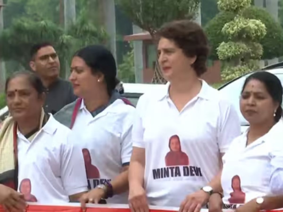 INDIA Bloc Protests in T-Shirts Featuring ‘Minta Devi’, a 124-Year-Old Voter | WATCH