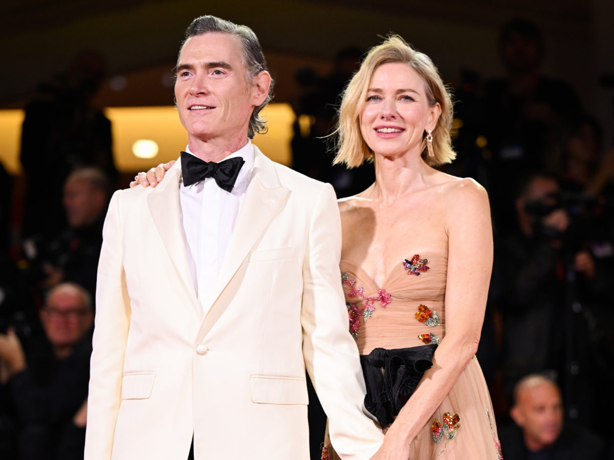 Naomi Watts and Billy Crudup share a tender moment on the red carpet. - Photo Gallery