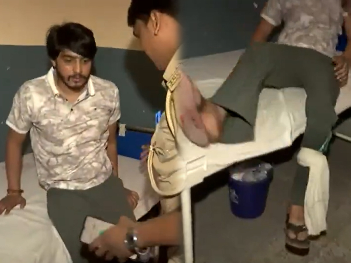 Noida Dowry Case: Accused Shot in Leg While Trying to Escape Police Custody | Watch