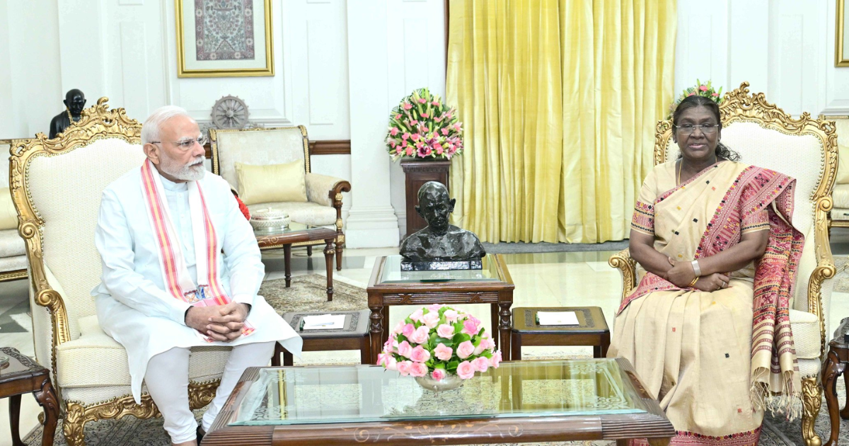 PM Modi Meets President Droupadi Murmu at Rashtrapati Bhavan