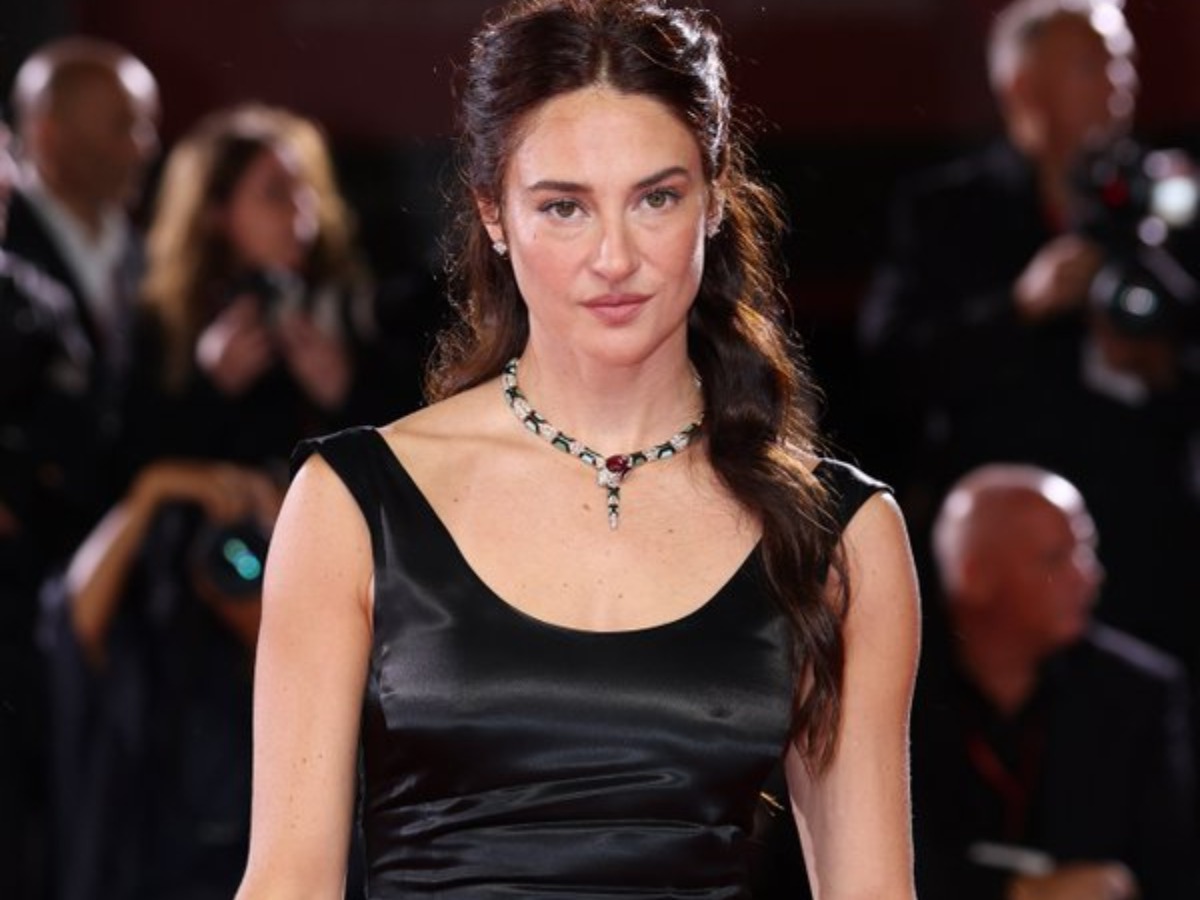 Shailene Woodley shines on the red carpet at Venice. - Photo Gallery