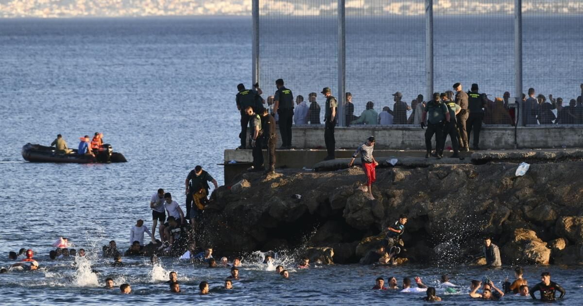 Spain: Nearly 100 Risk Dangerous Swim To Ceuta As Child Migrant Crisis Deepens