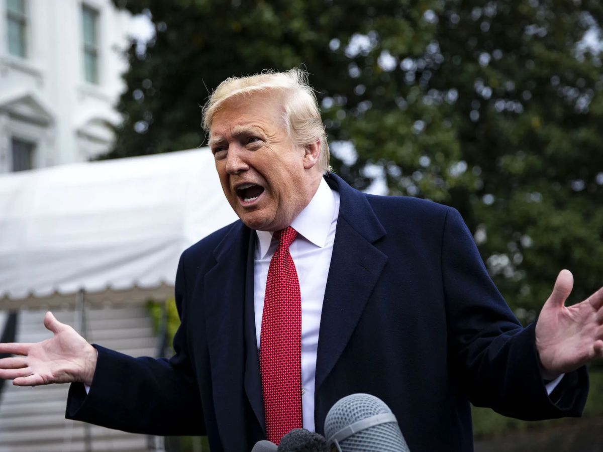 Trump Slams Media as ‘Stupid People’ Ahead of Zelensky Meeting at Oval Office