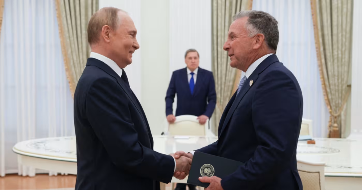 Putin Meets Trump Envoy Amid Sanctions and Ukraine Tensions