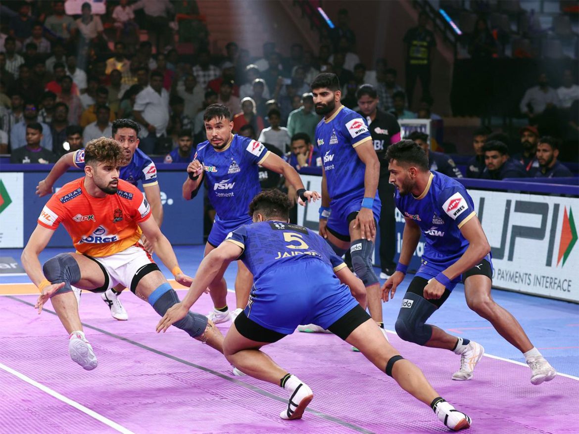 PKL 12: Vinay shines as Haryana Steelers defeat table-toppers Puneri Paltan with 34-30 win