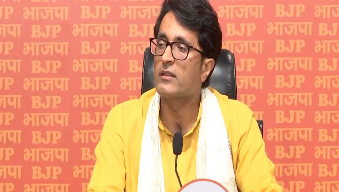 "Gandhi-Vadra family should apologise for Pitroda's remarks": BJP spokesperson Pradeep Bhandari
