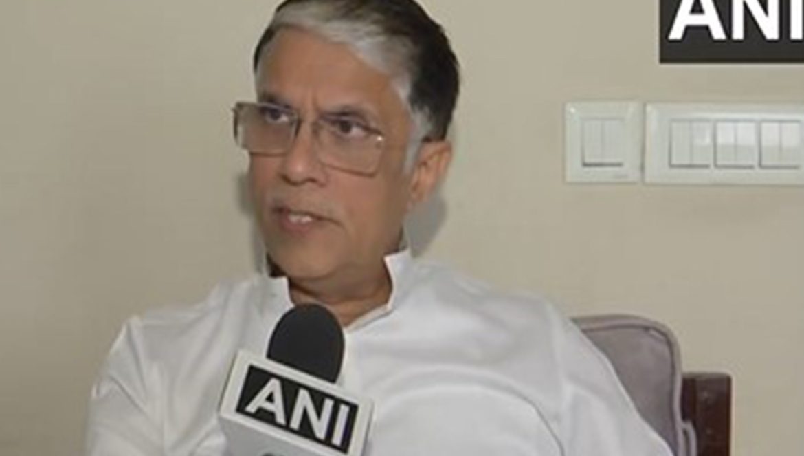 "Sar itna bhi mat jhukao ki dastaar gir pade": Pawan Khera's jibe at PM Modi following H1B visa fee hike