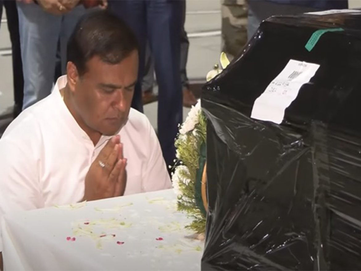 Assam CM Himanta Biswa Sarma pays floral tribute to Zubeen Garg
