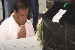 Assam CM Himanta Biswa Sarma pays floral tribute to Zubeen Garg