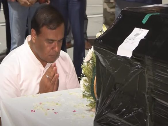 Assam CM Himanta Biswa Sarma pays floral tribute to Zubeen Garg