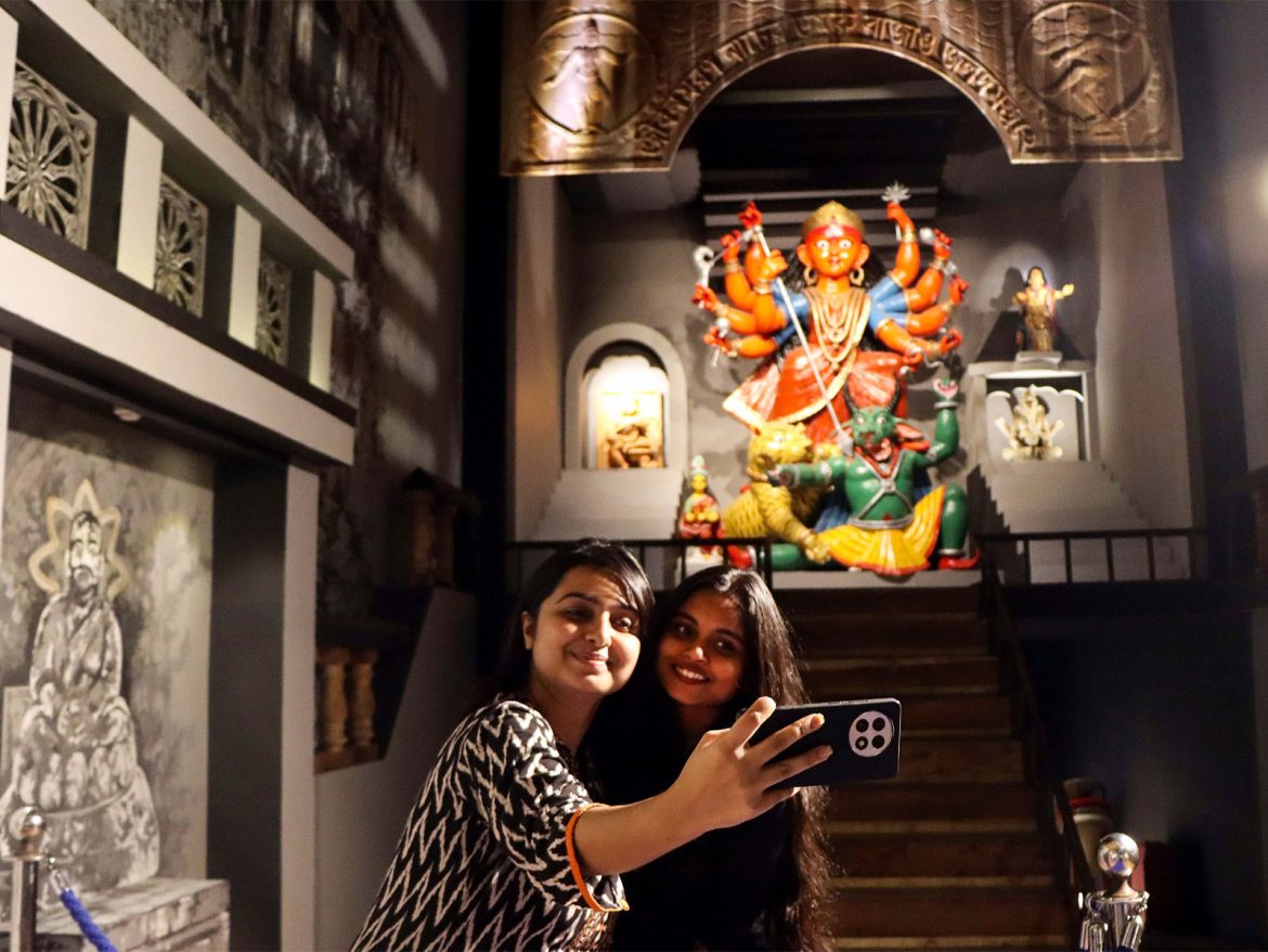 Navratri 2025: From physical activity to balanced meals, experts suggest focusing on hydration, energy-boosting foods, mindful eating