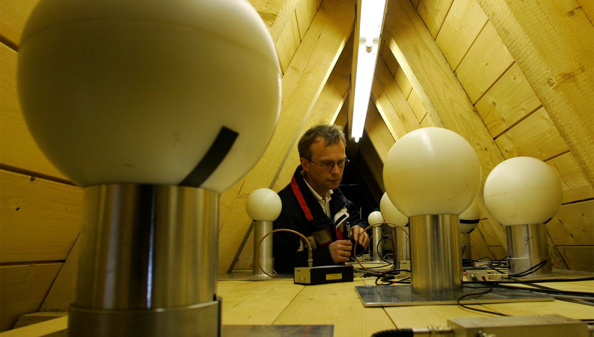 Researchers make atoms talk to each other inside silicon chips: Study