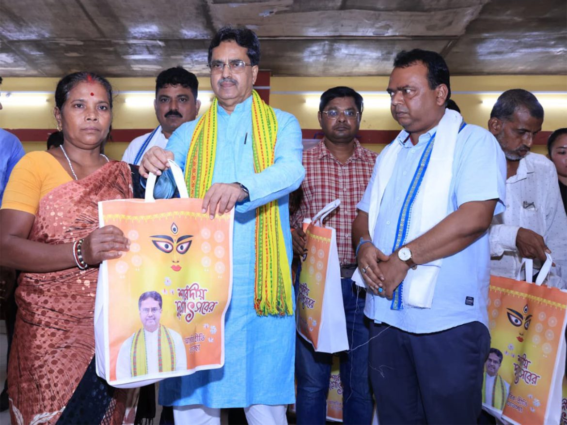Tripura CM Saha distributes saris among women as Durga Puja begins
