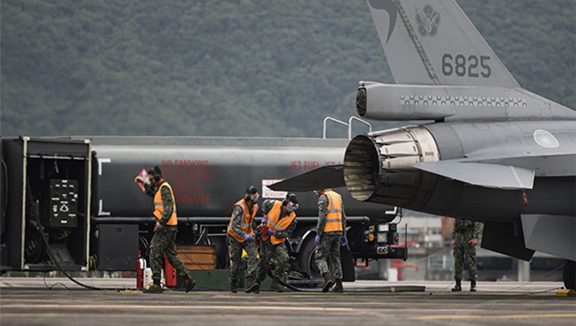 Taiwan detects 3 Chinese aircraft and 4 naval vessels near its territory