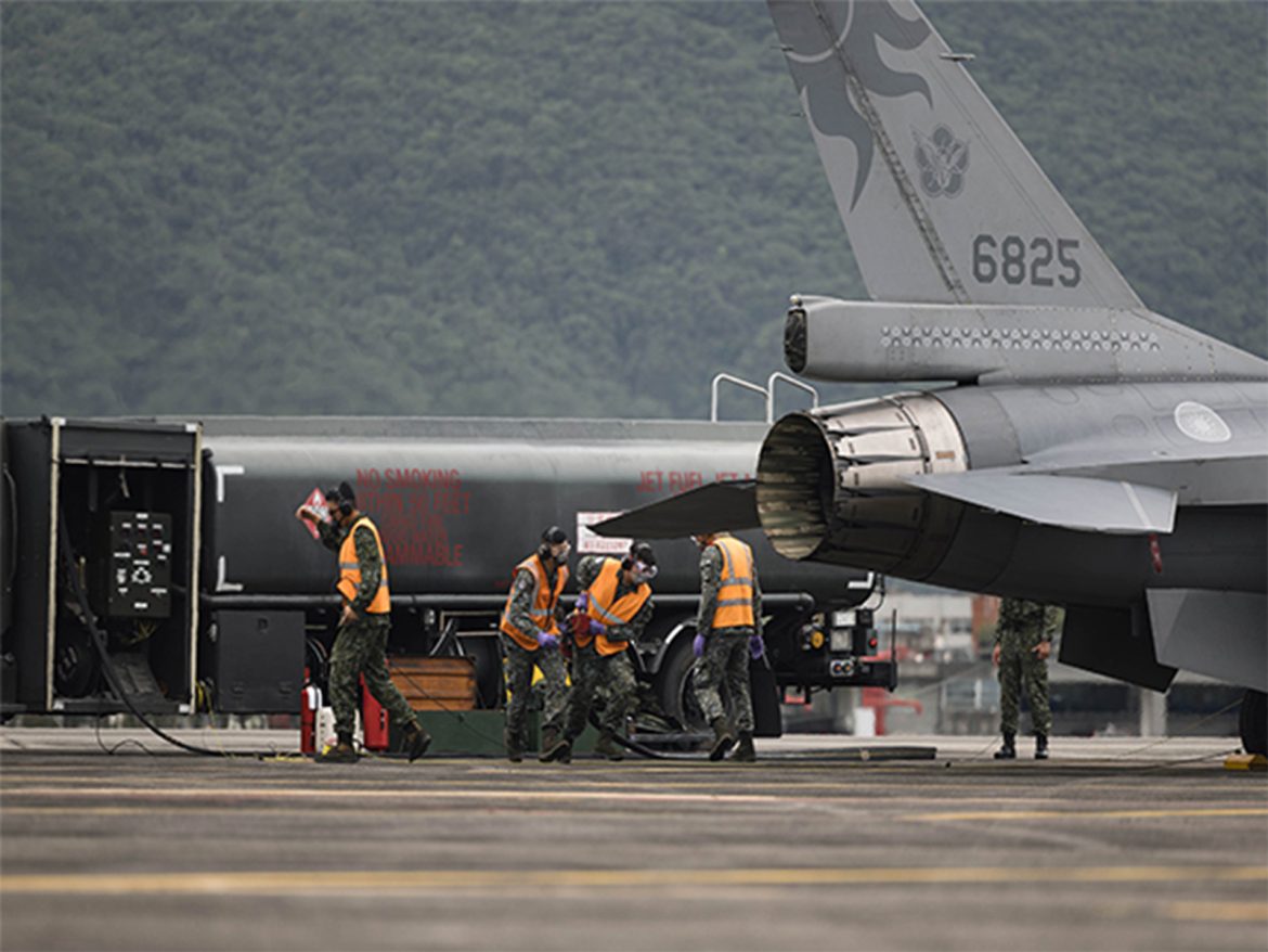 Taiwan detects 3 Chinese aircraft and 4 naval vessels near its territory