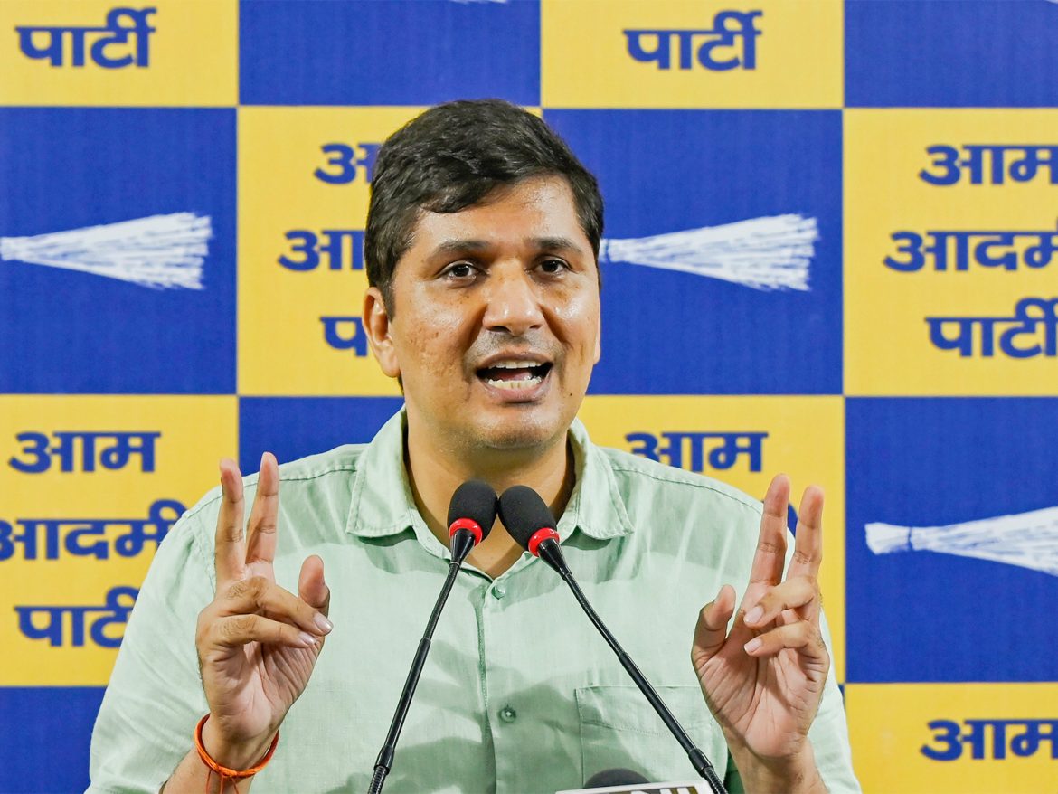 "Four-engine government is engrossed in playing dandiya": Saurabh Bharadwaj raises concern over adulterated Kuttu Atta