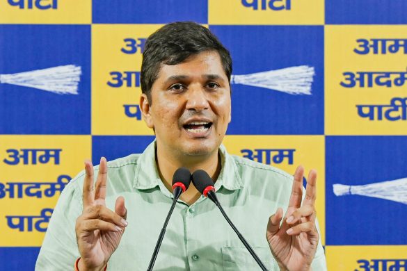 "Four-engine government is engrossed in playing dandiya": Saurabh Bharadwaj raises concern over adulterated Kuttu Atta