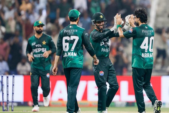 Talat, Nawaz hold nerves to inspire Pakistan to crucial victory over Sri Lanka