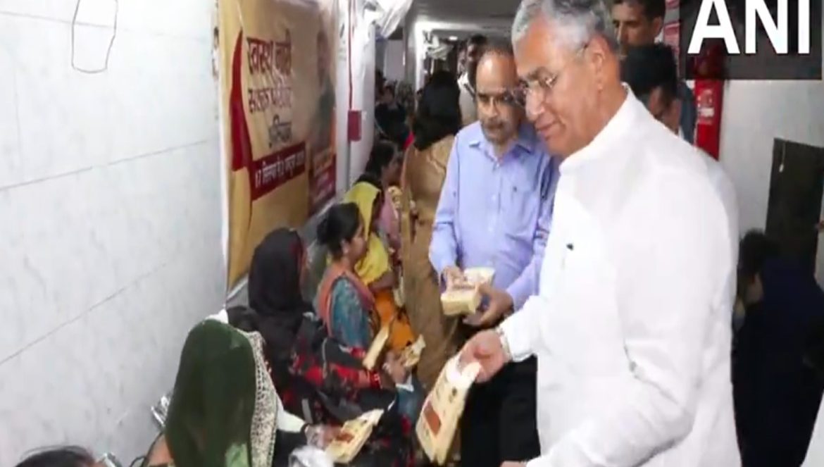Safdarjung Hospital organises health camp under ongoing 'Swasth Nari Sashakt Parivar'