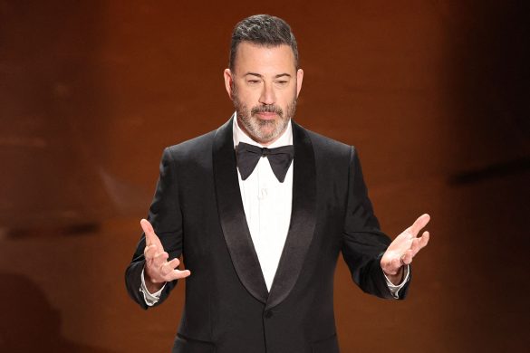 Jimmy Kimmel gets standing ovation on return with emotional monologue