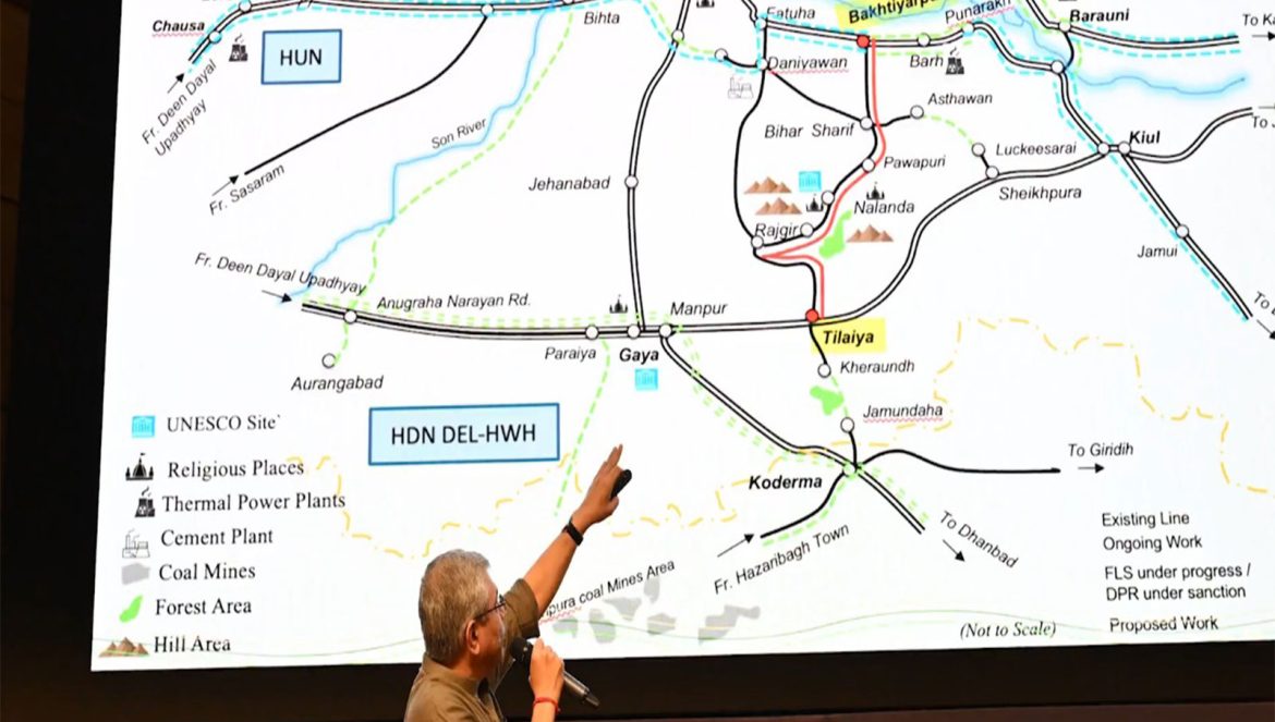 Ashwini Vaishnaw opts 'Swadeshi' platform Zoho instead of PowerPoint at Cabinet press briefing